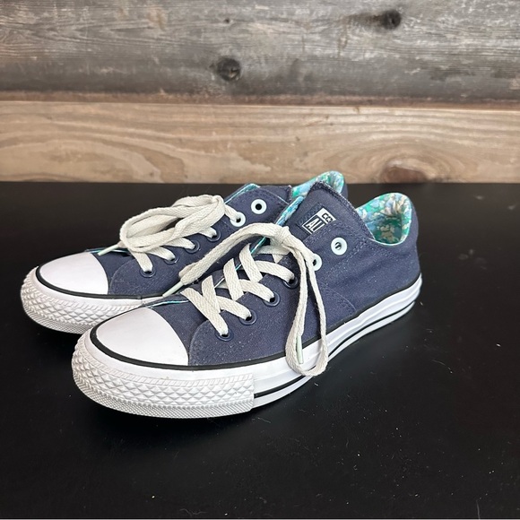Converse Chuck Taylor All Star Women's 8 Blue Low Top Sneakers Quilted Inside - Picture 1 of 9